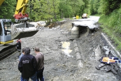 Alpbach hatte trotz allem Glück: Der Hauptkanal wurde zwar freigelegt, jedoch nicht zerstört. 