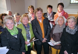 Chorleiter Martin Spöck inmitten des neuen Kundler Chorkreises