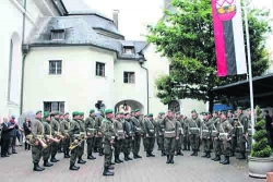 Zum Abschluss gab die Militärmusik im Innenhof der Stadtpfarrkirche noch einige Traditionsmärsche zum Besten.       