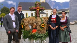 Neuer Vorstand der Landjugend Kundl bei der Erntedankkrone: Obmann Lukas Taxacher mit Stv Sebastian Eberl, Ortsleiterin der Landjugend Kundl Anna-Lena Unterrainer mit Stv Anna Seebacher