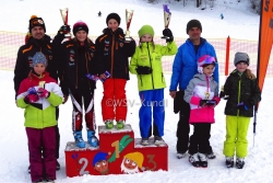 Tagesbeste Noemie Haidacher (1), Chiara Wurzrainer (2), Sophia Margreiter (3), Janina Unterladstätter (4), Ida Adamski (5), Lorena Klingler (6), Gratulanten: Obmann Alexander Wolf und Sportausschuss-Obmann Dr. Stephan Bertel