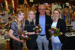 Initiatorinnen „Kunst-Spektakel“ Veronika Feichtner, Martina Sigl und Elisabeth Zisterer mit Gemeinderat Dipl. Ing. Albert Margreiter