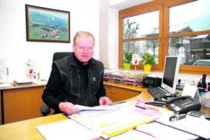Bürgermeister Johann Thaler hat die Finanzen der Gemeinde Reith fest im Griff.