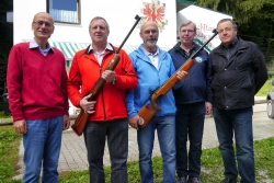 Beispielfoto mit erfolgreichen Sportschützen und Funktionären: Gerald Hörmann (Vize-Präsident ÖES), Ferdinand Seiter (OSM Schützengilde Brixlegg), Hans Peter Schrettl (Schützenrat Schützengilde Brixlegg), Walter Patka (Bez-Schützenmeister), Ernst Sternad (Vize-Präsident Region Süd)