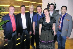 Bgm. Rainer Silberberger, Bgm. Anton Hoflacher, Andreas Steininger (Obmann TVB-Kundl), Reinhard Klingler (GH Kundler Klamm) mit Gattin Sandra, TVB-Obmann Alpbachtal Adolf Mauracher sowie TVB-Alpbachtal GF Markus Kofler.