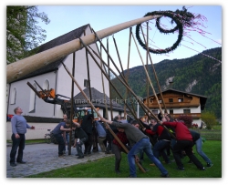 Maibaum-Tradition in Radfeld